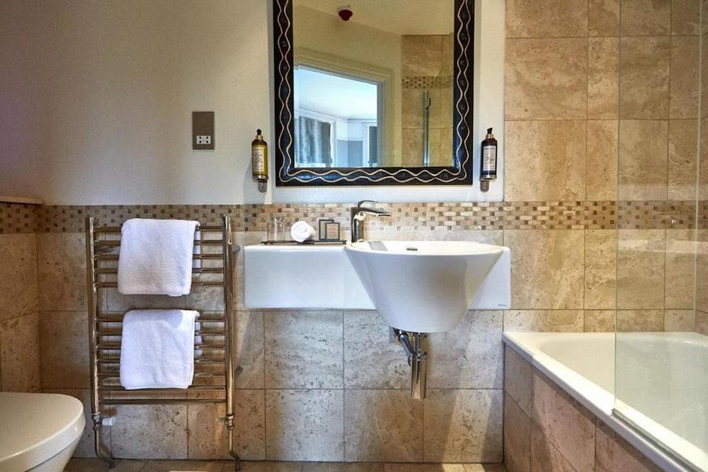Dorian House Boutique B&B - Free Parking! Bath Exterior photo A bathroom in the UK